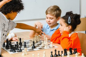 Gli scacchi, gioco tradizionale ed ecosostenibile che allena la mente